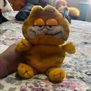 Vintage 1980s Garfield Plush Toy - Yellow
